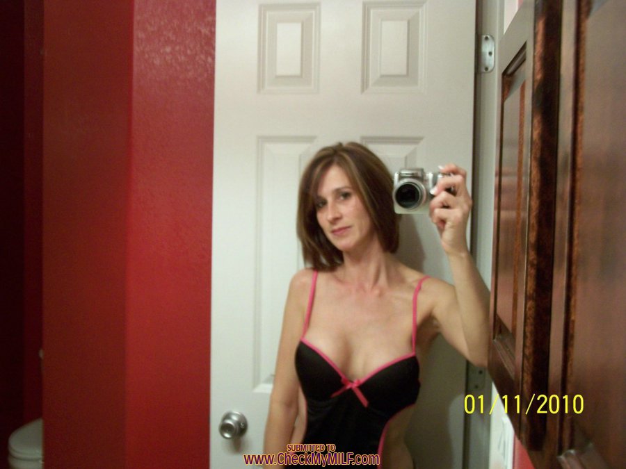 /content/check-my-milf/galleries/291-amateur-milf-012412/full/001.jpg