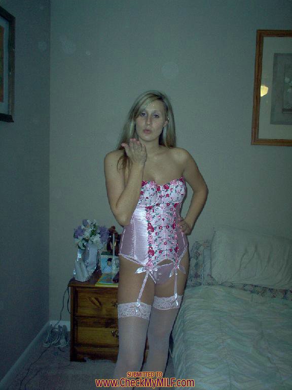 /content/check-my-milf/galleries/300-amateur-milf-012412/full/013.jpg