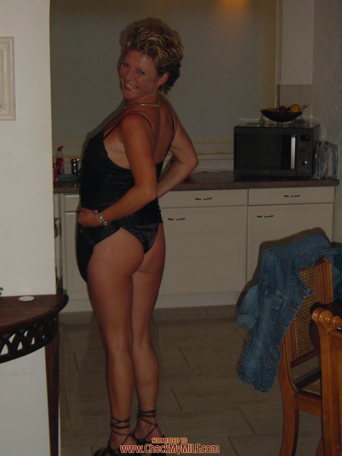 /content/check-my-milf/galleries/303-amateur-milf-012412/full/007.jpg