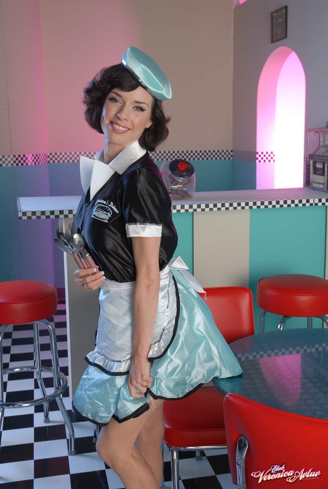 /content/club-veronica-avluv/galleries/fun_at_juniors_railroad_diner-021111/full/veronica_avluv-diner-016.jpg