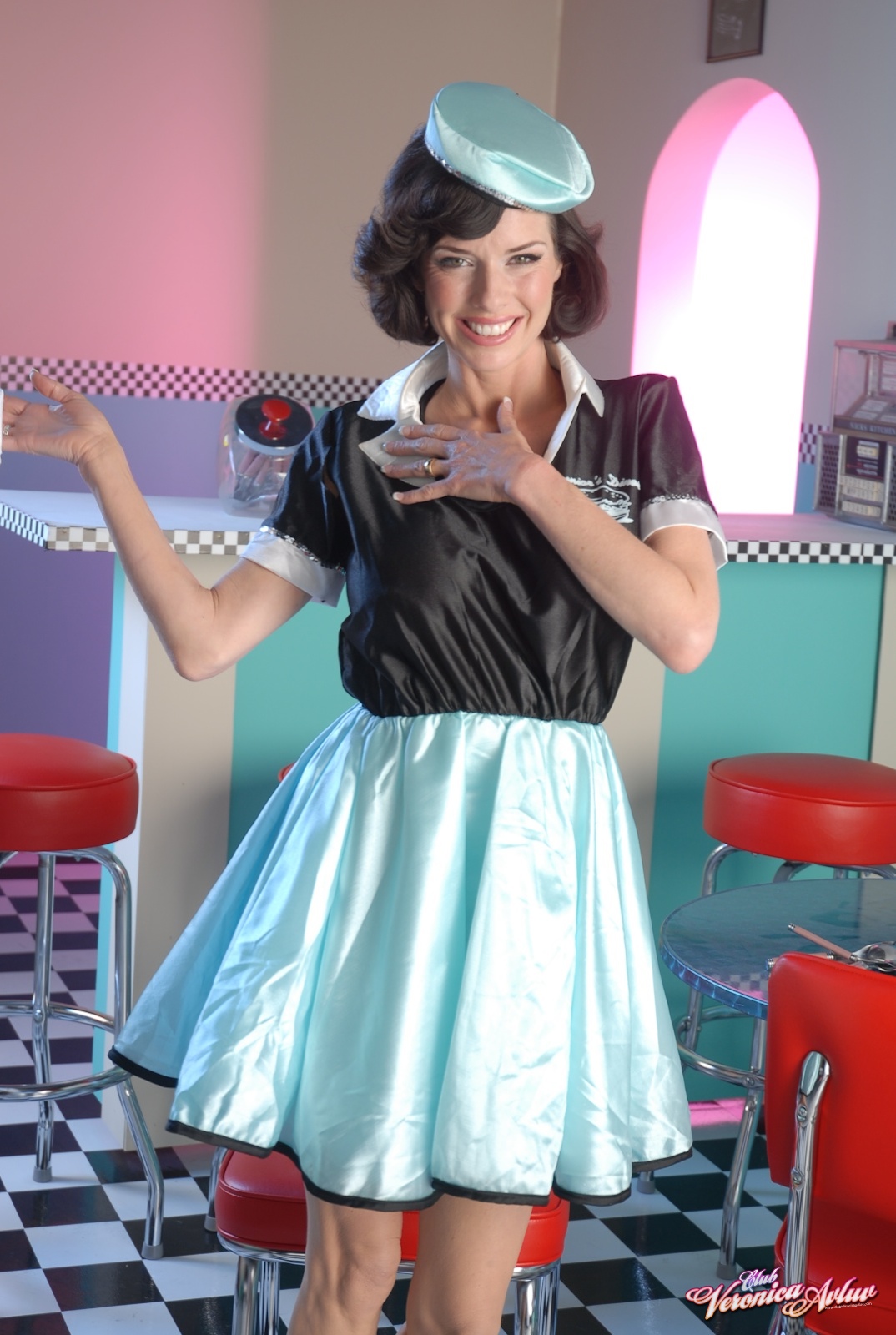 /content/club-veronica-avluv/galleries/fun_at_juniors_railroad_diner-021111/full/veronica_avluv-diner-095.jpg