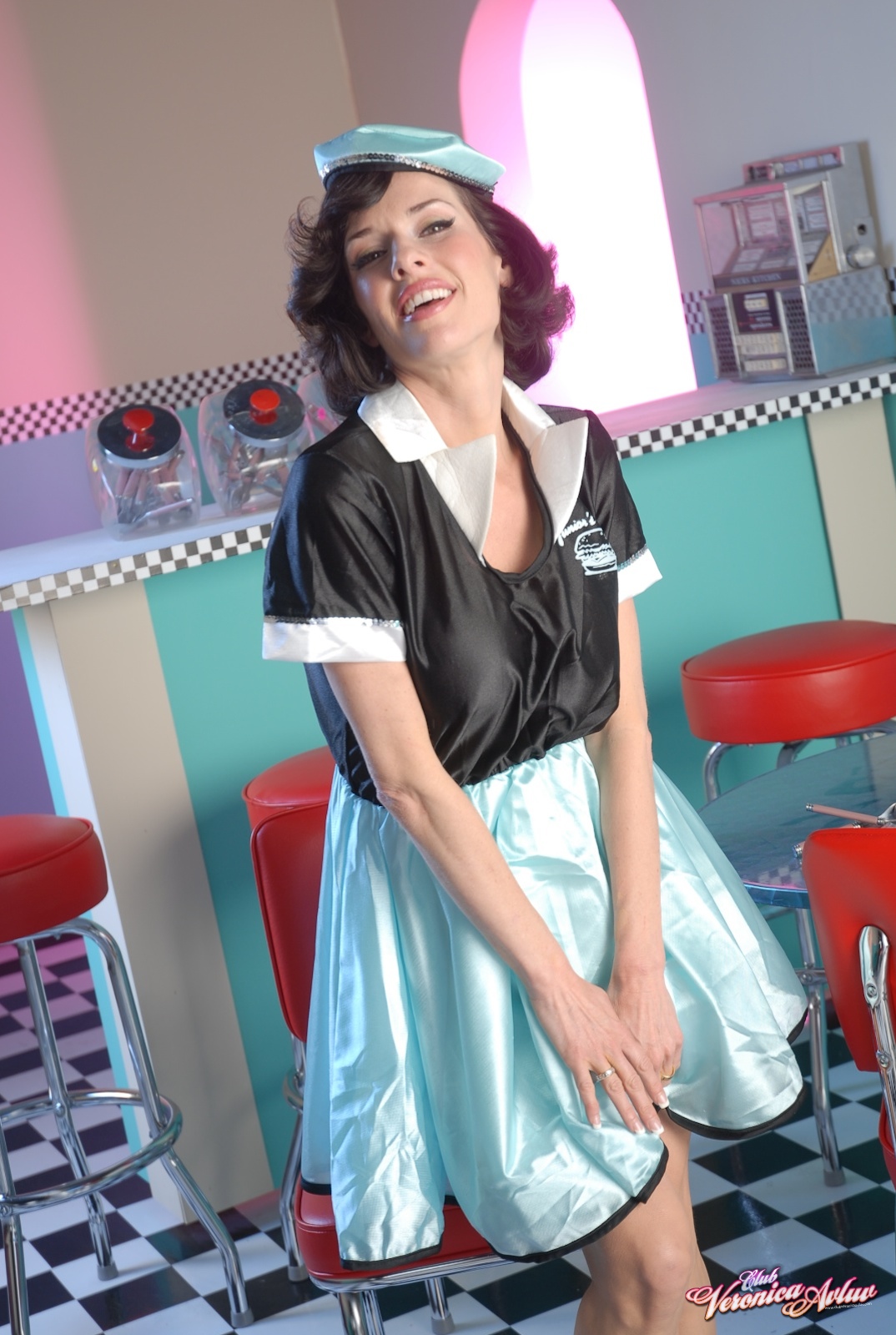 /content/club-veronica-avluv/galleries/fun_at_juniors_railroad_diner-021111/full/veronica_avluv-diner-098.jpg