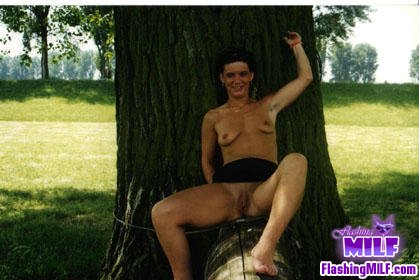 /content/flashing-milf/galleries/028/full/004.jpg
