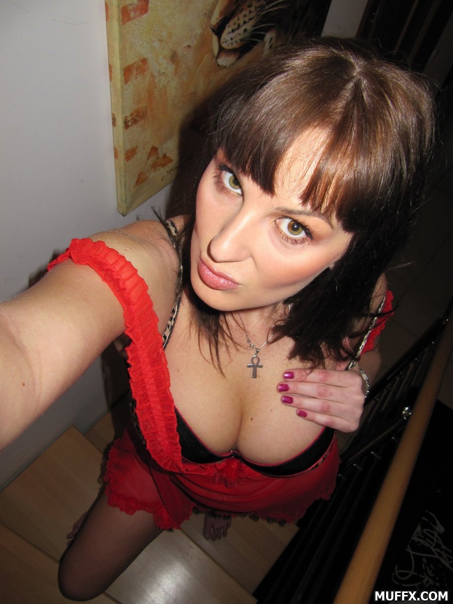 /content/milf-gfs/galleries/darja_b-milf_selfshots-032812/full/10.jpg