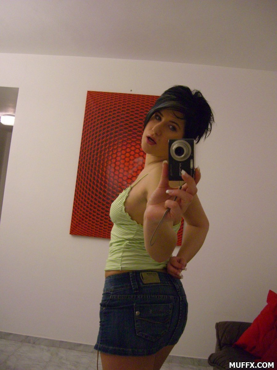 /content/milf-gfs/galleries/muriel_a-milf_mirror_selfshots-032812/full/02.jpg