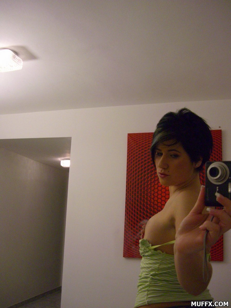 /content/milf-gfs/galleries/muriel_a-milf_mirror_selfshots-032812/full/03.jpg