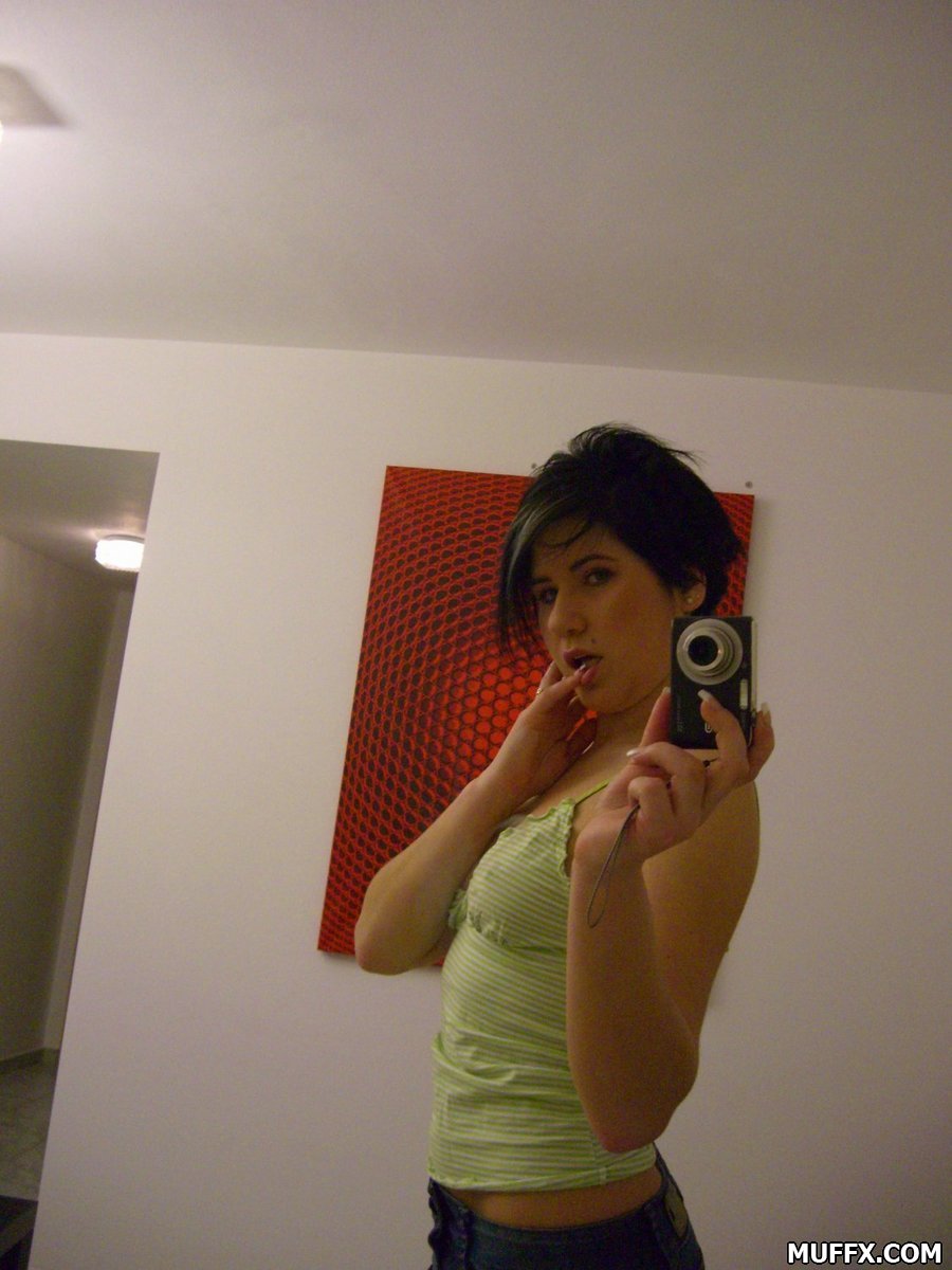 /content/milf-gfs/galleries/muriel_a-milf_mirror_selfshots-032812/full/04.jpg
