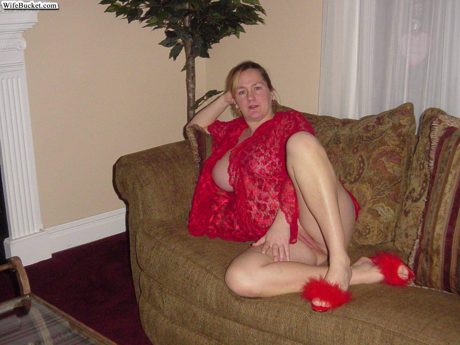 /content/wife-bucket/galleries/p05-naked_amateur_wives_milfs_posing/full/posing_001822.jpg