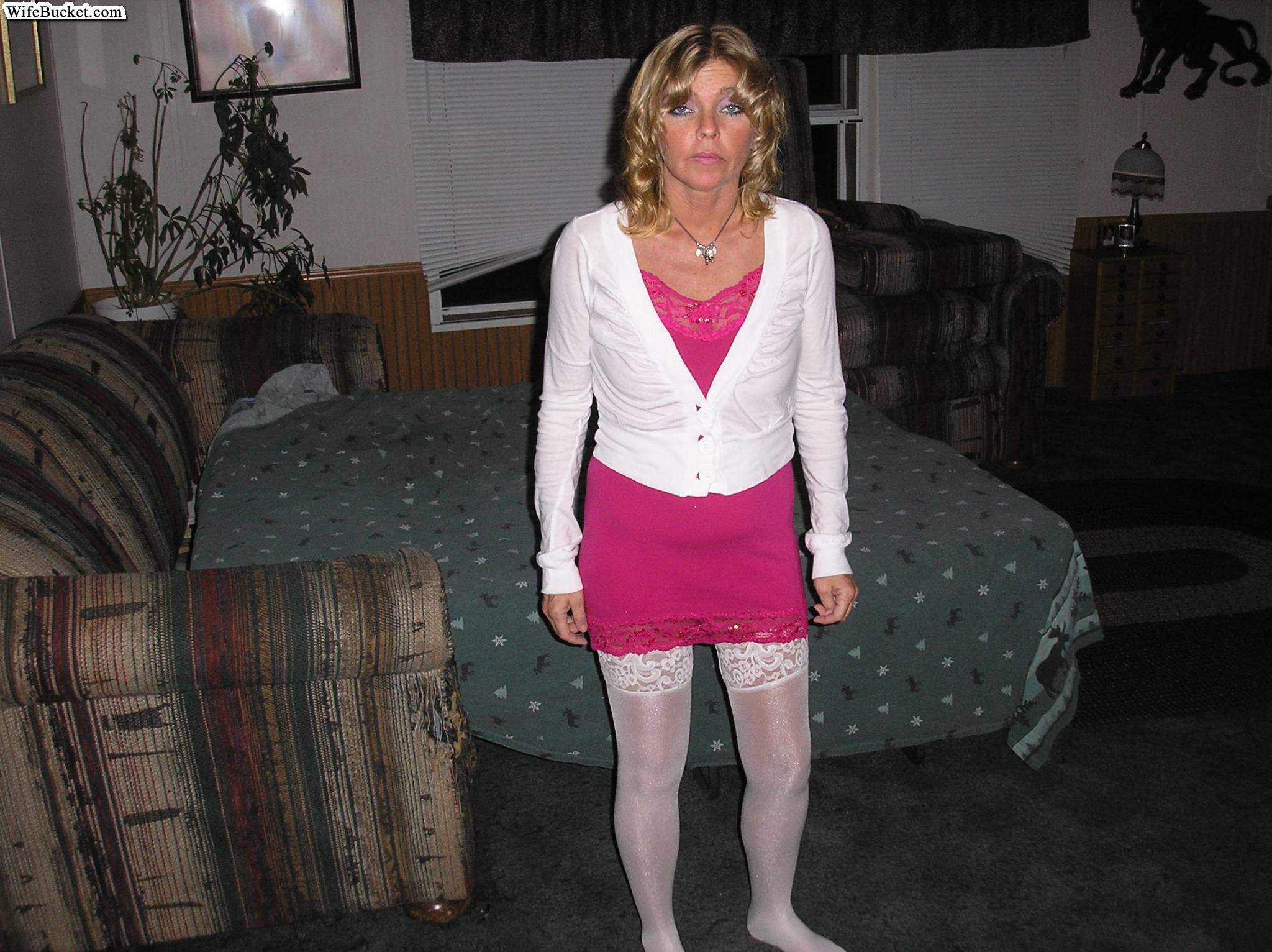 /content/wife-bucket/galleries/p07-naked_amateur_wives_milfs_posing/full/posing_001915.jpg