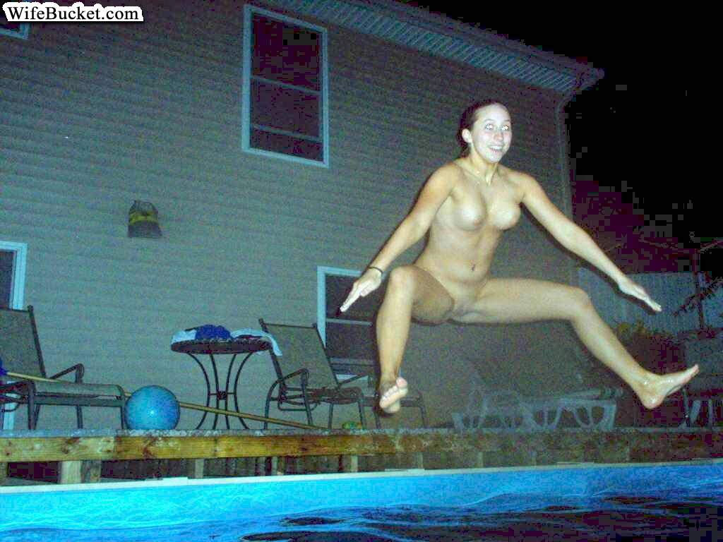 /content/wife-bucket/galleries/p56-naked_amateur_wives_milfs_posing/full/posing_004139.jpg