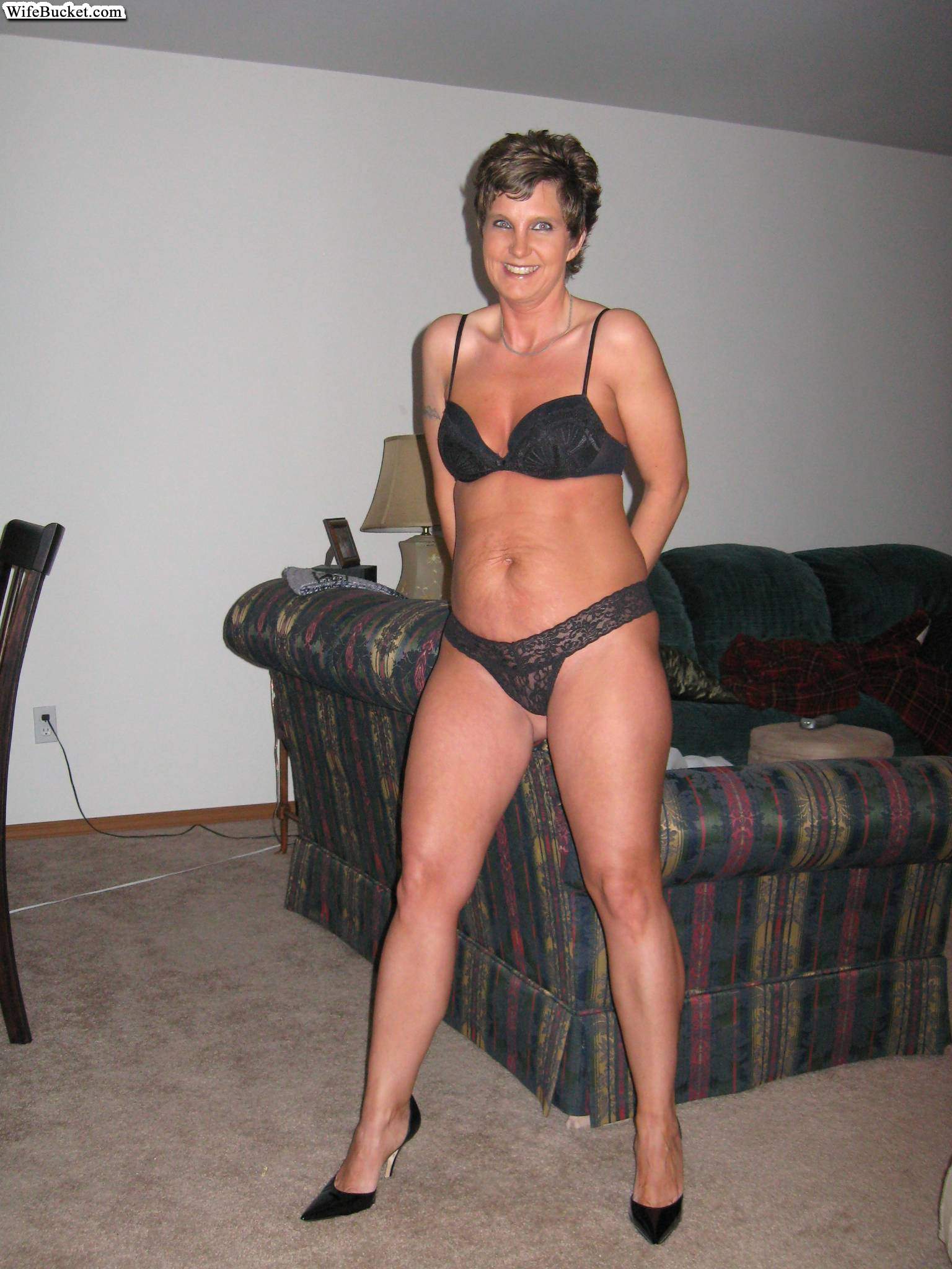 /content/wife-bucket/galleries/p60-naked_amateur_wives_milfs_posing/full/posing_001477.jpg